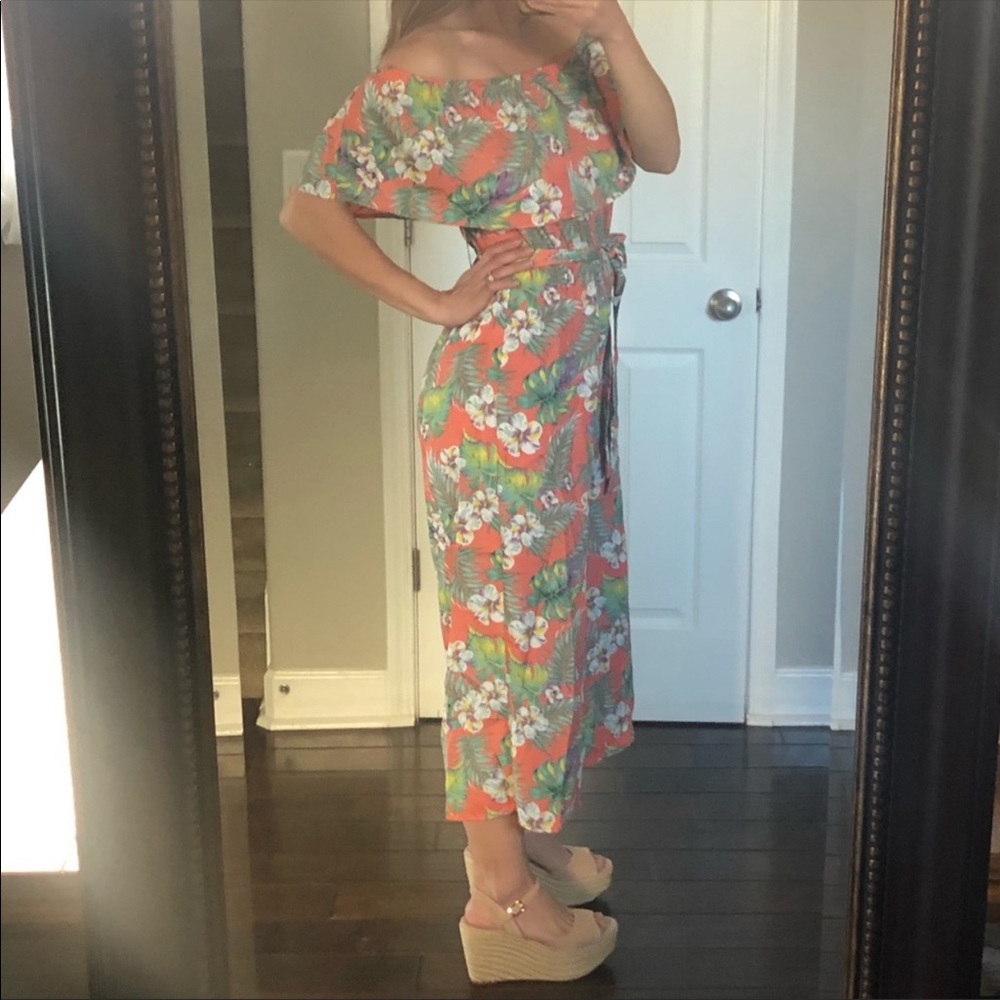 SALE! Lulus tropical floral off shoulder jumpsuit - Picture 4 of 7